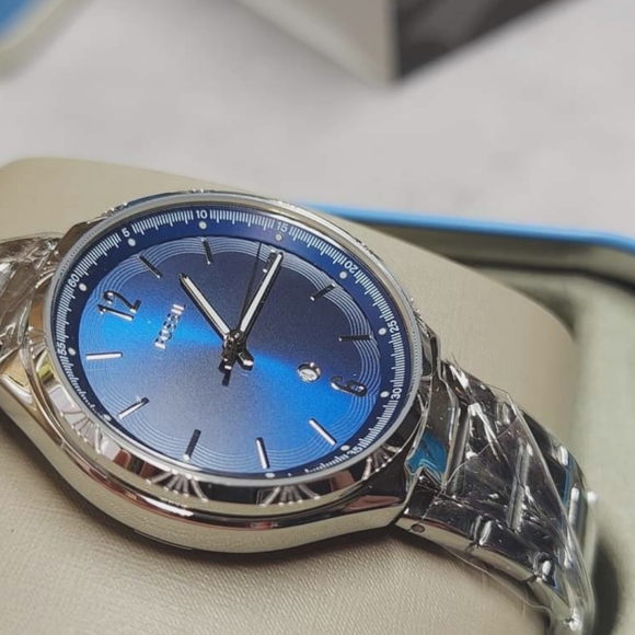 BRAND NEW FOSSIL watch- stainless steel - Picture 3 of 3